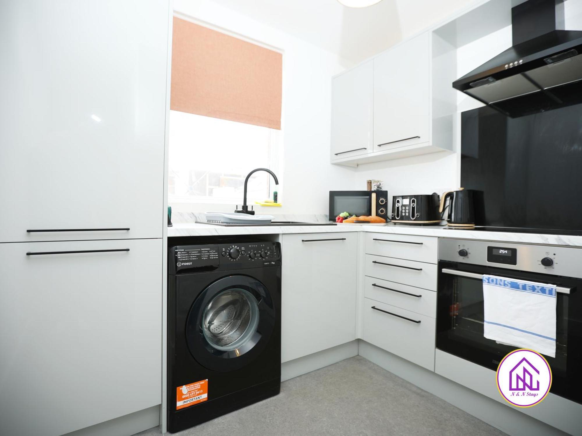 Havelock - Ideal For Contractors, Central Location & Great Disc For Long Apartment Swindon