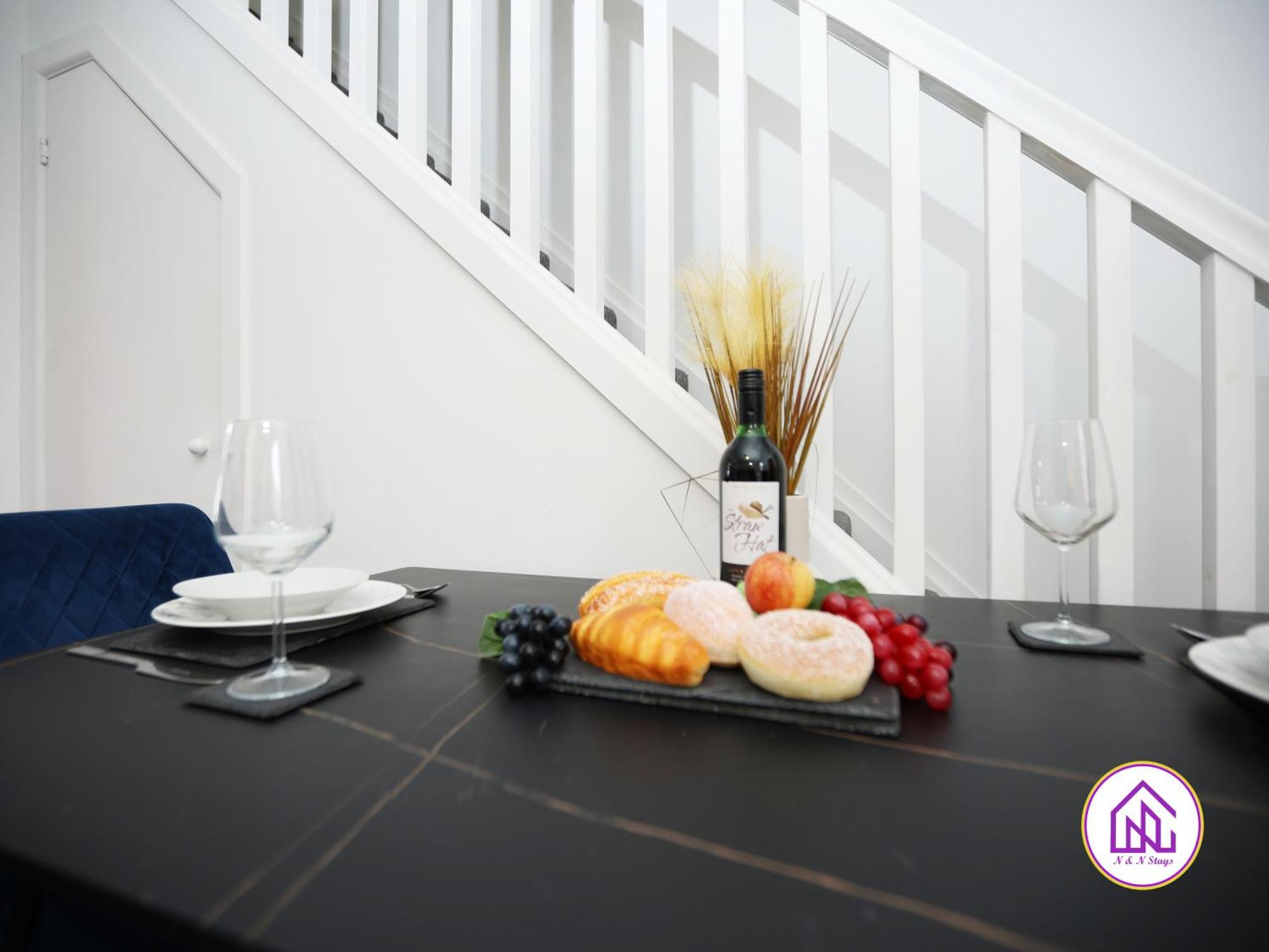 Havelock - Ideal For Contractors, Central Location & Great Disc For Long Apartment Swindon